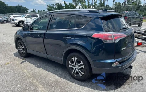 2017 Toyota Rav4 Le z USA, uszkodzony, nr VIN JTMZFREV7HJ117398